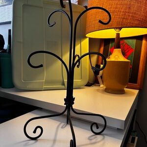 Elegant Black Metal Mug Tree Stand
